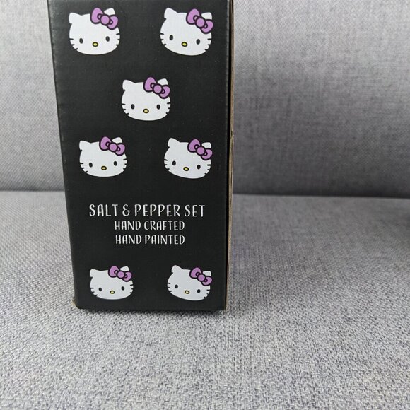 Hello Kitty Pumpkin and Skull Salt and Pepper Shaker Set - Picture 3 of 7